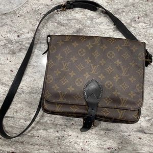 💎Authentic Louis Vuitton Cartouchiere mm💎